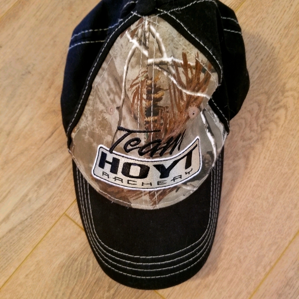 Hoyt adjustable camo hat